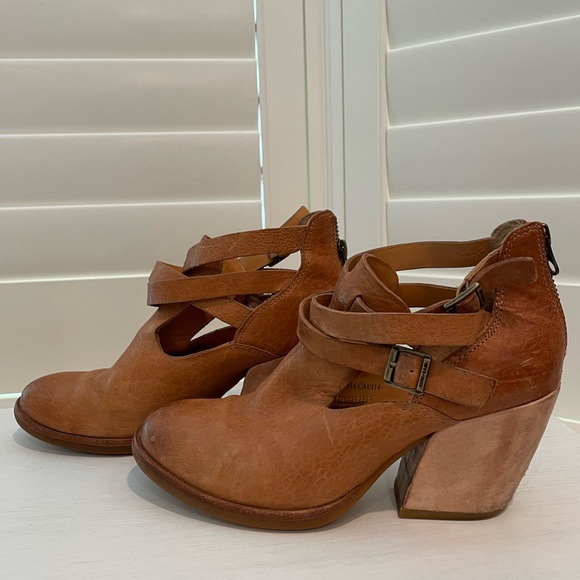 Kork-Ease Women's Stina clogs booties Size 6.5 Tan Brown Leather strappy shoe - Picture 3 of 10